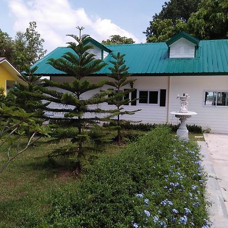 Bo Tree Cottage On The River Mukdahan Exteriör bild