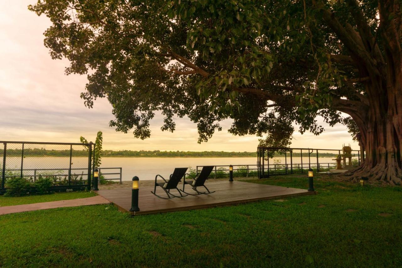 Bo Tree Cottage On The River Mukdahan Exteriör bild