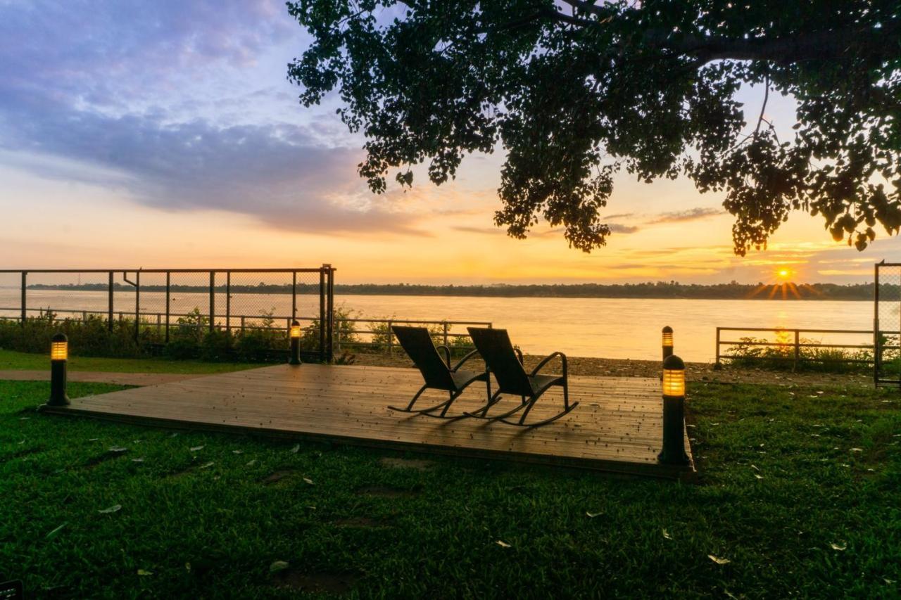 Bo Tree Cottage On The River Mukdahan Exteriör bild