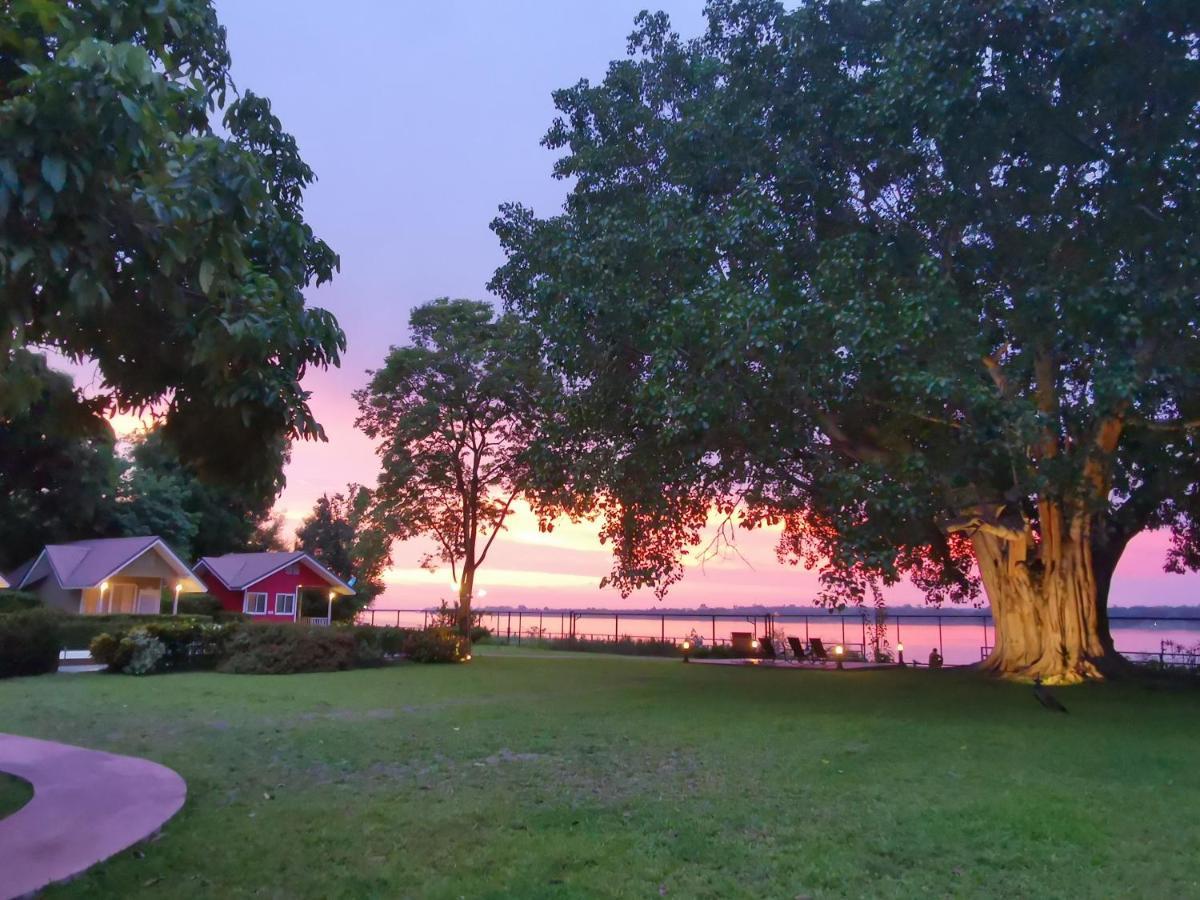 Bo Tree Cottage On The River Mukdahan Exteriör bild