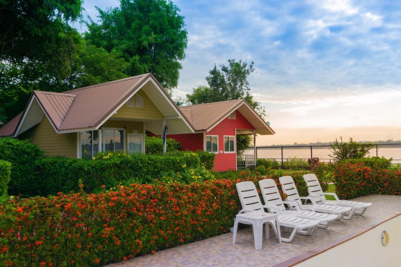 Bo Tree Cottage On The River Mukdahan Exteriör bild