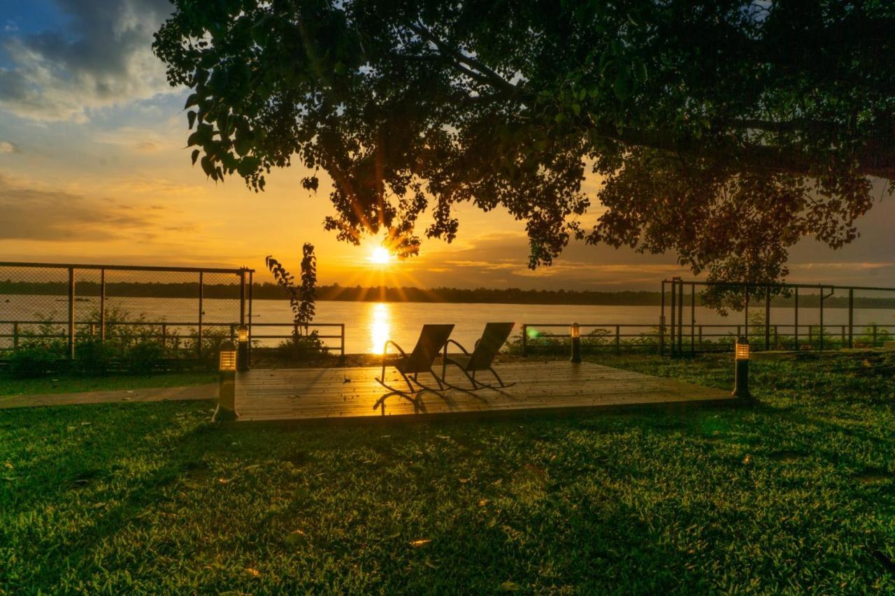 Bo Tree Cottage On The River Mukdahan Exteriör bild